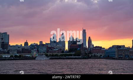 La belle ville de Philadelphie au coucher du soleil : Philadelphie, Pennsylvanie - 27 août 2022. Banque D'Images