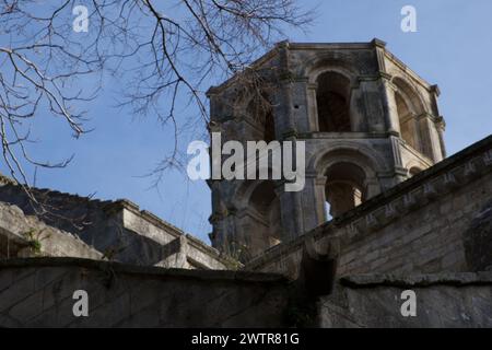 L'église médiévale Saint Honoratus aux Alyscamps, Arles , France Banque D'Images