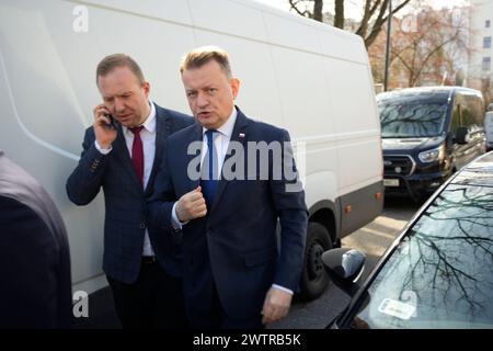 Varsovie, Pologne. 19 mars 2024. L'ancien ministre de la Défense Mariusz Blaszczak arrive à la conférence de presse de son parti à Varsovie, en Pologne, le 19 mars 2024. (Photo de Jaap Arriens/Sipa USA) crédit : Sipa USA/Alamy Live News Banque D'Images