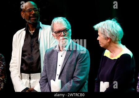 Dennis Legree, Wolfgang Trepper und Gerburg Jahnke BEI der Verleihung des Comedy-Preises Recklinghäuser Hurz im Ruhrfestspielhaus. Recklinghausen, 18.03.2024 *** Dennis Legree, Wolfgang Trepper et Gerburg Jahnke lors de la cérémonie de remise des prix de la comédie Recklinghäuser Hurz au Ruhrfestspielhaus Recklinghausen, 18 03 2024 Foto:XT.xSchröerx/xFuturexImagex Hurz 4419 Banque D'Images