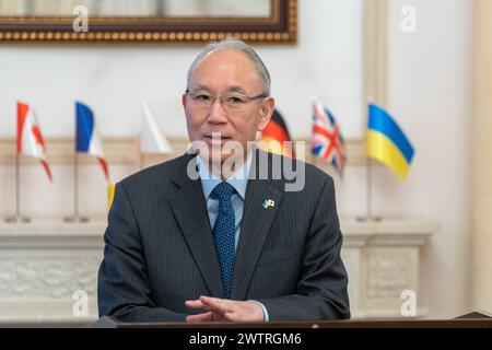 Non exclusif : KIEV, UKRAINE - 17 MARS 2024 - L'ambassadeur extraordinaire et plénipotentiaire du Japon en Ukraine Kuninori Matsuda assiste au départ Banque D'Images