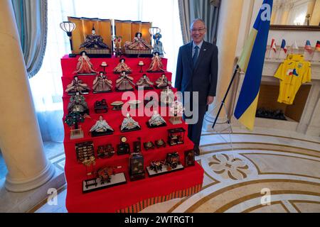 Non exclusif : KIEV, UKRAINE - 17 MARS 2024 - L'ambassadeur extraordinaire et plénipotentiaire du Japon en Ukraine Kuninori Matsuda assiste au départ Banque D'Images