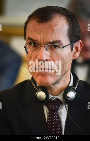 Laurent Toulouse, diplomate français au ministère de l'Europe et des Affaires étrangères, regarde lors de la réunion de la ministre française de l'enseignement supérieur et de la recherche Sylvie Retailleau et du ministre chinois de la Science et de la technologie, Hejun Yin au ministère français de l'Europe et des Affaires étrangères, après une visite à l'Institut Necker enfants malades (Necker Children's Hospital Institute) lors du 15ème comité mixte (Comix) pour la science et la technologie entre la France et la Chine à Paris le 19 mars 2024. Photo Firas Abdullah/ABACAPRESS.COM Banque D'Images