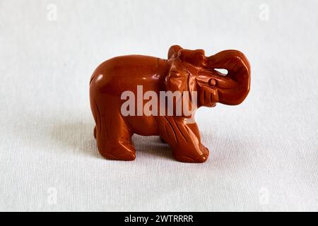 Figurine d'un éléphant indien, souvenir, pierre de jaspe Banque D'Images