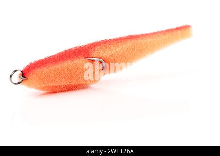 Leurre de pêche artificiel fait maison en mousse de polyuréthane, isolé sur fond blanc Banque D'Images