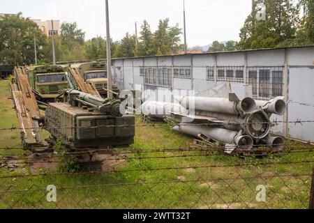 Lancements de roquettes soviétiques de la guerre froide, S-125 Pehora, abandonnés à l'extérieur de Budapest Banque D'Images