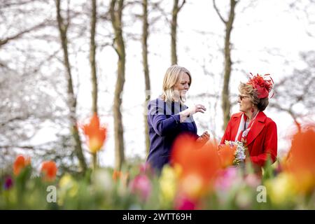 LISSE - réalisatrice Keukenhof Sandra Bechtholt et Princesse Margriet lors de l'ouverture du Keukenhof. L’exposition de fleurs célèbre son 75e anniversaire. ANP ROBIN VAN LONKHUIJSEN pays-bas OUT - belgique OUT Banque D'Images