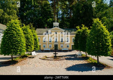 VIMMERBY, SUÈDE - 14 juin 2023 : parc à thème Astrid Lindgren's World. La minuscule, minuscule ville. Banque D'Images