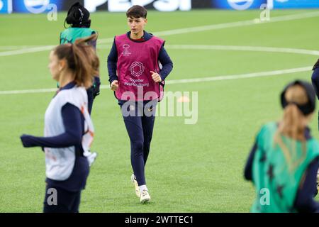 ELISA de Almeida lors d’une séance d’entraînement avec des femmes du PSG à la Bravida Arena avant les quarts de finale de la Ligue des Champions à Gothenburg, en Suède. 19 mars 2024. Photo : Adam Ihse/TT/Code 9200 crédit : TT News Agency/Alamy Live News Banque D'Images