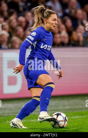 Amsterdam, pays-Bas. 19 mars 2024. AMSTERDAM, PAYS-BAS - 19 MARS : Johanna Rytting Kaneryd de Chelsea dribble avec le ballon lors du match de quart de finale de la Ligue des champions féminine de l'UEFA entre l'AFC Ajax et Chelsea au Johan Cruijff Arena le 19 mars 2024 à Amsterdam, pays-Bas. (Photo de Dave Rietbergen/Orange Pictures) crédit : Orange pics BV/Alamy Live News Banque D'Images