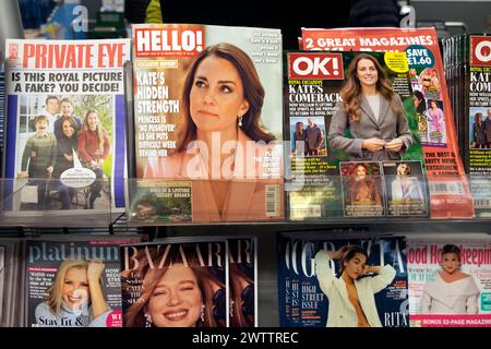 Kate Middleton Princess of Wales sur la couverture de Hello!, Private Eye, OK! Magazine magazines sur l'étagère du supermarché mars 2024 Londres Angleterre Royaume-Uni Banque D'Images