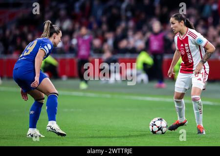 Amsterdam, pays-Bas. 19 mars 2024. AMSTERDAM, 19-03-2024, Johan Cruijff Arena, UEFA WomenÕs Champions League, Ajax - Chelsea (femmes), saison 2022/2023, pendant le match Ajax - Chelsea (femmes), la joueuse de Chelsea Johanna Rytting Kaneryd, la joueuse d'Ajax Daliyah de Klonia crédit : Pro Shots/Alamy Live News Banque D'Images