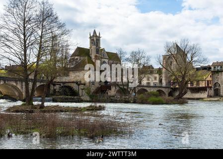 Vue panoramique de Moret-sur-Loing ville médiévale et impressionniste en Ile-de-France classée parmi les plus beaux détours de France. Banque D'Images