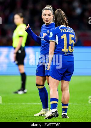 AMSTERDAM - (g-d) Johanna Rytting Kaneryd du Chelsea FC, Eve Perisset du Chelsea FC lors du match de quart de finale féminin de l'UEFA Champions League entre Ajax et Chelsea FC au Johan Cruijff Arena le 19 mars 2024 à Amsterdam, pays-Bas. ANP GERRIT VAN COLOGNE Banque D'Images