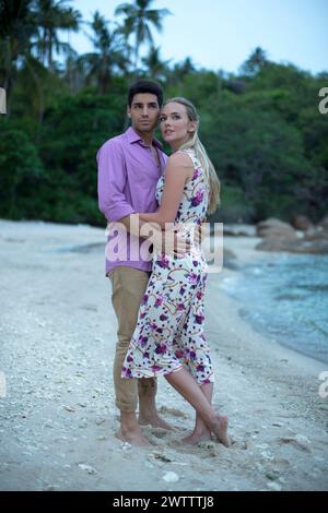 Couple sur une plage Banque D'Images