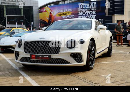 DUBAÏ, Émirats Arabes Unis - 16 NOVEMBRE : le Bentley Continental GT Sportscar est sur le Dubai Motor Show 2019 le 16 novembre 2019 Banque D'Images