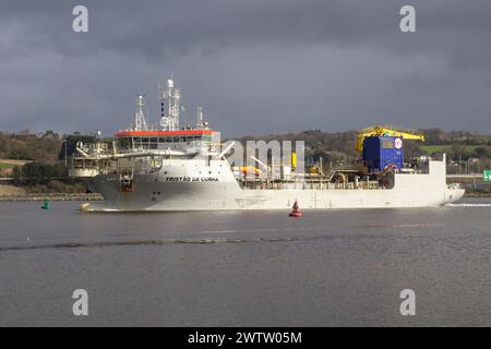 17 mars 24 le navire TRISTAO DA CUNHA, construit en 2019, remonte lentement la rivière Lee à Blackrock vers Cork City dans le comté de Cork Irlande. Banque D'Images