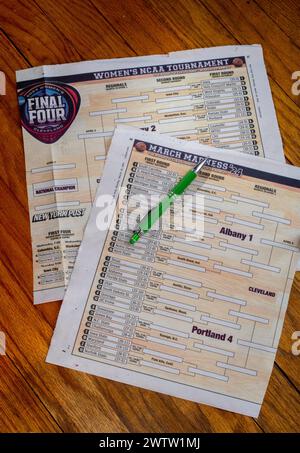 Still Life de 2024, dernier tournoi du championnat féminin de la NCAA dans le journal du New York Post, États-Unis Banque D'Images