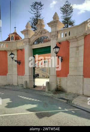 Porte d'entrée du palais marques de Pombal, construit dans la seconde moitié du 18ème siècle dans les styles baroque et rococo, Oeiras, Lisbonne, Portugal Banque D'Images