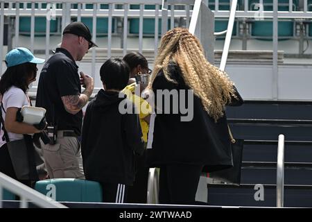 Miami Gardens, États-Unis. 19 mars 2024. MIAMI GARDENS, FL - 19 MARS : Serena Williams est vue quitter sa sœur venus tennis au Miami Open au Hard Rock Stadium, à Miami Gardens, FL (photo de Michele Eve Sandberg/Sipa USA) crédit : Sipa USA/Alamy Live News Banque D'Images