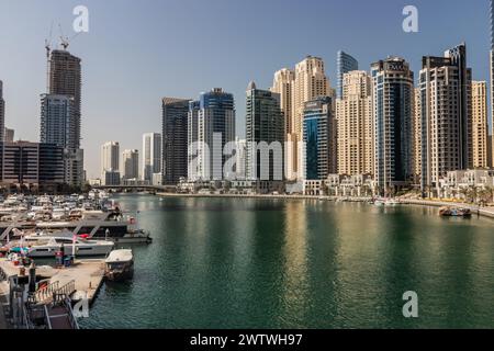 DUBAÏ, Émirats arabes Unis - 28 OCTOBRE 2021 : vue de Dubai Marina, Émirats arabes Unis. Banque D'Images