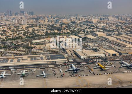 DUBAÏ, Émirats arabes Unis - 1er NOVEMBRE 2021 : vue aérienne de l'aéroport international de Dubaï, Émirats arabes Unis. Banque D'Images