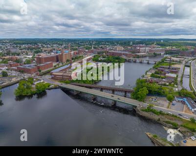 Atlantic Mills et Pemberton Park vue aérienne avec River Bridge au-dessus de la rivière Merrimack dans le centre-ville de Lawrence, Massachusetts ma, États-Unis. Le bâtiment historique Banque D'Images