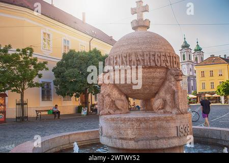 ORB et place de la mairie à Szekesfehervar, Hongrie. Banque D'Images