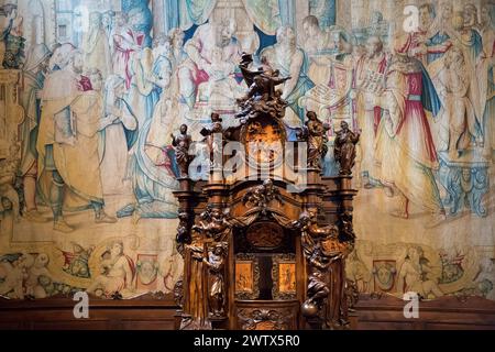 Confessionnal baroque en bois par Andrea Fantoni du XVIIIe siècle dans la Basilique romane Lombard di Santa Maria Maggiore (Basilique des services Mary Major) f Banque D'Images