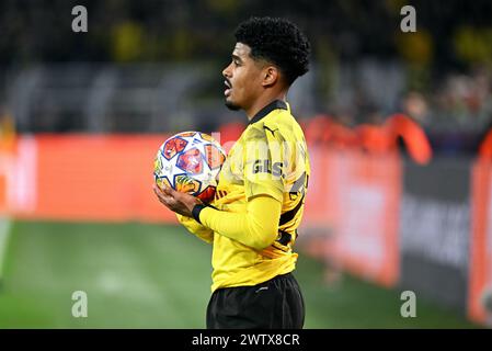 Ligue des champions, signal Iduna Park Dortmund : Borussia Dortmund vs PSV Eindhoven ; Ian Maatsen (BVB) Banque D'Images