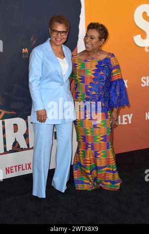 Karen Bass und Barbara Lee BEI der Premiere des Netflix-films Shirley im Egyptian Theatre. Los Angeles, 19.03.2024 *** Karen Bass et Barbara Lee à la première du film Shirley de Netflix au Théâtre égyptien de Los Angeles, 19 03 2024 Foto:xD.xStarbuckx/xFuturexImagex shirley 4405 Banque D'Images