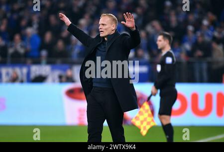 Bundesliga, Veltins Arena Gelsenkirchen, FC Schalke 04 vs FC Pauli ; coach principal Karel Geraerts (S04) Banque D'Images