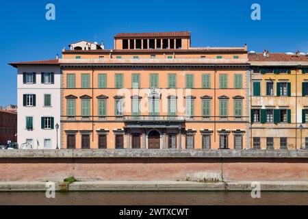 Pise, Italie - mars 31 2019 : le Palazzo Prini-Aulla est un palais situé sur la rive droite de la ville. Banque D'Images