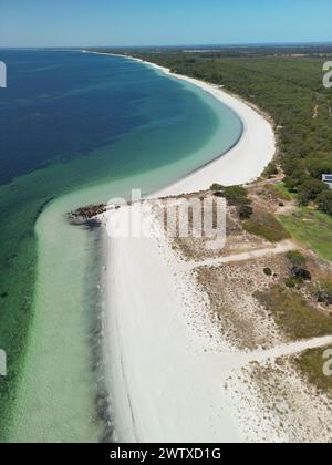 Une vue panoramique de la plage de Siesta Park, en Australie occidentale capturée par un drone Banque D'Images