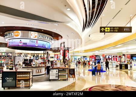 Aéroport de Changi, Singapour - OCTOBRE 3,2018 : le magasin de vins et spiritueux du terminal 4 de l'aéroport de Changi de Singapour est un nouveau bâtiment de terminal de passagers Banque D'Images