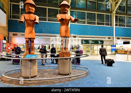 Vancouver, Canada SEP 25,2017 : passagers marchant à l'aéroport international de Vancouver (YVR) est le deuxième aéroport le plus achalandé au Canada. Banque D'Images