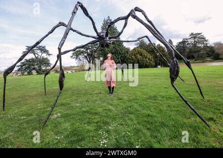 Compton Verney Warwickshire, Royaume-Uni. 20 mars 2024. Français-américain Louis Bourgeois, araignée. Un nouveau parc de sculptures majeur ouvre ses portes dans le parc de Compton Verney, avec des œuvres de huit artistes contemporains du monde entier.Paul Quezada-Neiman/Alamy Live News Credit : Paul Quezada-Neiman/Alamy Live News Banque D'Images