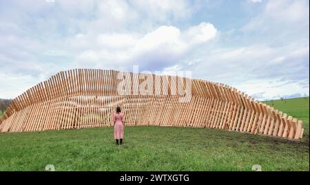 Compton Verney Warwickshire, Royaume-Uni. 20 mars 2024. Lithunanian Augusta Serapinas, Standtune Un nouveau parc de sculptures majeur ouvre ses portes dans le parc de Compton Verney, avec des œuvres de huit artistes contemporains du monde entier. Crédit : Paul Quezada-Neiman/Alamy Live News Banque D'Images