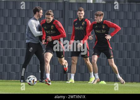 Tubize, Belgique. 20 mars 2024. Le belge Timothy Castagne, le belge Thomas Meunier et le belge Jorne Spileers photographiés lors d'une séance d'entraînement de l'équipe nationale belge de football Red Devils, au centre d'entraînement de la Royal Belgian Football Association, à Tubize, le mercredi 20 mars 2024. L'équipe se prépare pour deux matchs amicaux, contre l'Irlande et l'Angleterre, en prévision des Championnats d'Europe 2024. BELGA PHOTO BRUNO FAHY crédit : Belga News Agency/Alamy Live News Banque D'Images