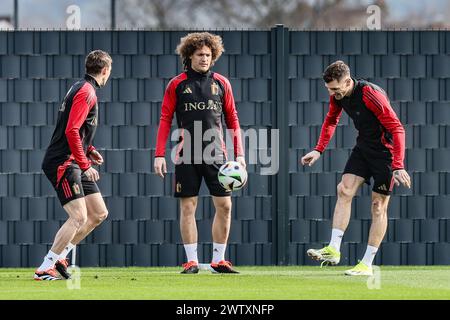 Tubize, Belgique. 20 mars 2024. Le belge Wout Faes et le belge Thomas Meunier photographiés lors d'une séance d'entraînement de l'équipe nationale belge de football Red Devils, au centre d'entraînement de la Royal Belgian Football Association, à Tubize, mercredi 20 mars 2024. L'équipe se prépare pour deux matchs amicaux, contre l'Irlande et l'Angleterre, en prévision des Championnats d'Europe 2024. BELGA PHOTO BRUNO FAHY crédit : Belga News Agency/Alamy Live News Banque D'Images