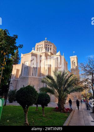 Sainte Église de la Vierge Marie Pantanassa. L'église du Pantanassa ou de la Dormition du Theotokos est le katholikon du Xe siècle d'un monastère aujourd'hui disparu sur la place Monastiraki, entre les rues Athinas et Mitropoleos, face à la gare de Monastiraki, dans le centre d'Athènes, en Grèce. Banque D'Images