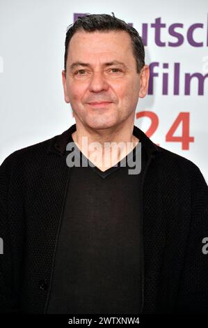 Christian Petzold BEI der Verleihung des 22. Deutschen Hörfilmpreises 2024 in der Hauptstadtrepräsentanz der Deutschen Telekom. Berlin, 19.03.2024 *** Christian Petzold lors de la remise du 22 German Audio film Award 2024 au bureau de représentation de Deutsche Telekom à Berlin, 19 03 2024 Foto:Xn.xKubelkax/xFuturexImagex hoerfilmpreis 4356 Banque D'Images