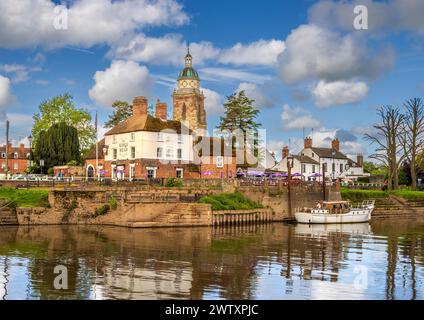 Upton upon Severn Town et le Pepperpot sur la rivière Severn, Worcestershire, Angleterre Banque D'Images