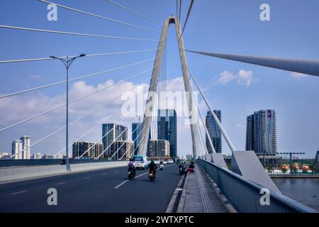 Pont routier BA son, reliant le district 1 au district de Thu Thiem, partie du nouveau développement de la ville de Thu Duc, Ho Chi Minh-ville, Vietnam Banque D'Images