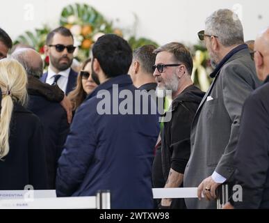 Firenze, Italie. 20 mars 2024. Il cantante Marco Masini omaggia la salma di Joe Barone alla Camera Ardente del DG della Fiorentina presso il Viola Park Rocco Commisso a Firenze, Italia - Cronaca, Sport. 20 Marzo 2024 (foto Marco Bucco/LaPresse) le chanteur Marco Masini rend hommage au corps de Joe Barone lors de la chambre funéraire du DG de Fiorentina au Viola Park Rocco Commisso à Florence, Italie - Actualités, Sports. 20 mars 2024 (photo de Marco Bucco/LaPresse) crédit : LaPresse/Alamy Live News Banque D'Images