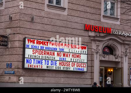 Munich, Allemagne - DEC 26, 2021 : le Musée Lichtspiele est un cinéma à Munich, situé dans le quartier au à côté du Deutsches Museum et alon Banque D'Images