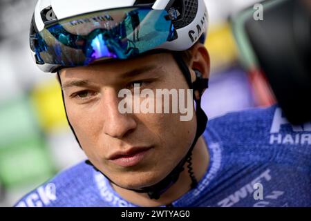 De panne, Belgique. 20 mars 2024. Le belge Jasper Philipsen d'Alpecin-Deceuninck photographié au départ de la course cycliste d'élite masculine 'Classic Brugge-de panne', 198, à 9 km de Bruges à de panne, mercredi 20 mars 2024. BELGA PHOTO DIRK WAEM crédit : Belga News Agency/Alamy Live News Banque D'Images