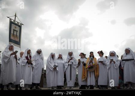 Londres, Royaume-Uni. 20 mars 2024. British Druid Order célèbre l'équinoxe de Vernal - marquant la fin de l'hiver astronomique à Tower Hill. Crédit : Guy Corbishley/Alamy Live News Banque D'Images