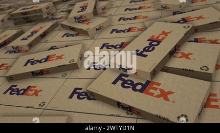 Poznan, Pologne, 12 mars 2024 : ligne de production de boîtes de livraison FedEx. Compagnie d'expédition express fédérale. Usine d'emballage de carton. Concept abstrait 3d illu Banque D'Images