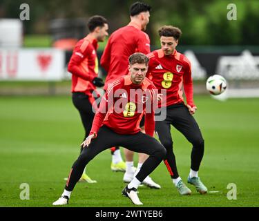 Joe Rodon du pays de Galles pendant WARMS Up avant la session de formation Open Wales au complexe de formation Vale Resort, Hensol, Royaume-Uni, le 20 mars 2024 (photo de Craig Thomas/News images) Banque D'Images